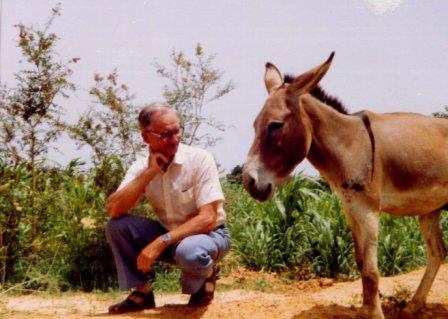 Broeder Chris Middelburg+,met zijn werk-ezel... 